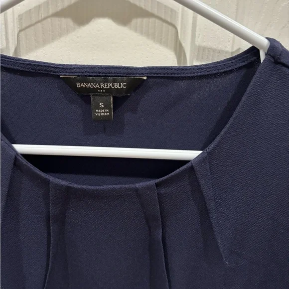 Banana Republic Navy Short Sleeve Pleated Front Top - Picture 2 of 6